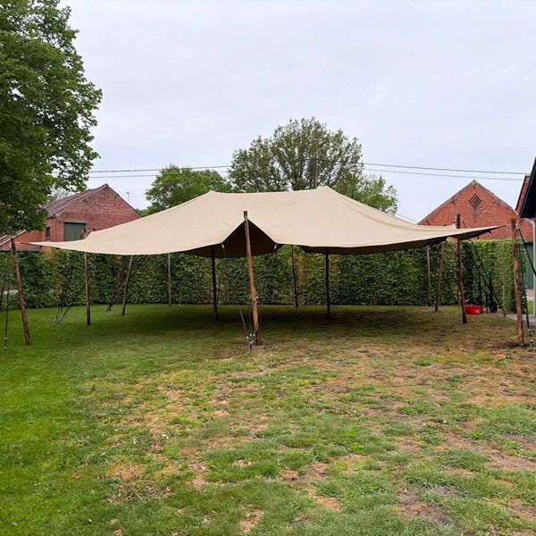 stretchtent 10.5x10.5 meter  (geplaats op gras)