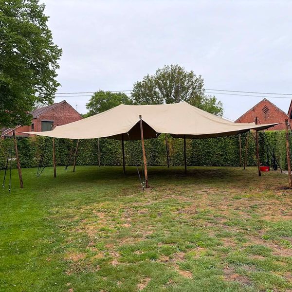 stretchtent-16..5x10.5 geplaatst-op-gras